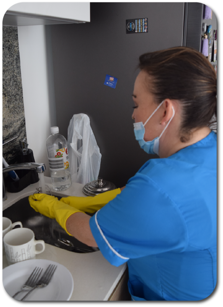 Limpieza profesional de cocina y baño por personal capacitado de Hogarú